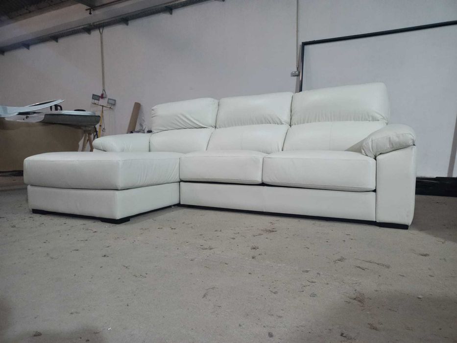 Sofá branco em pele novo nunca usado