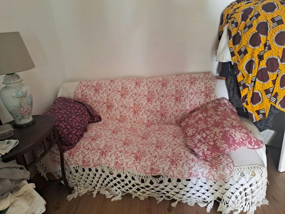 Cama 45€ e sofá 40€