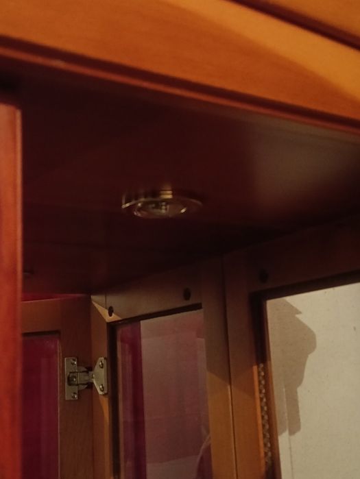 Armário vidro com luz