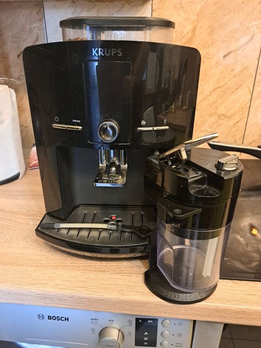 Ekspress Krups EA82..pojemnik do spieniania mleka młynek ,akcesoria ..