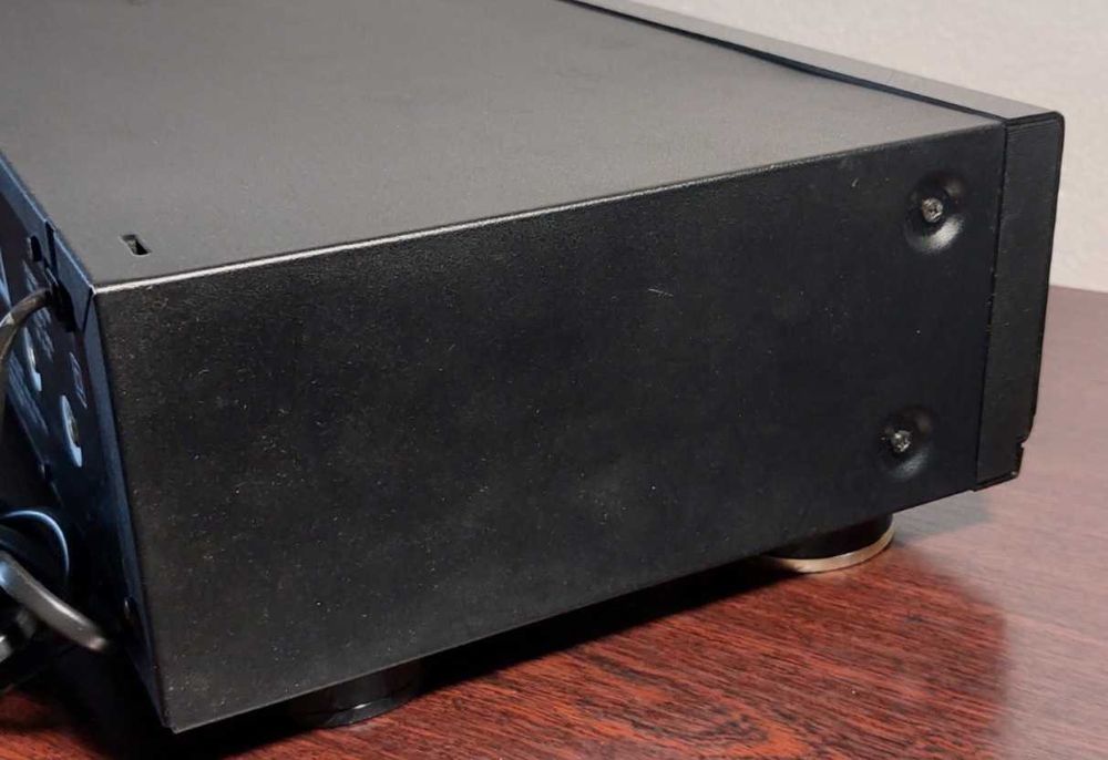 CD програвач Denon DCD-335