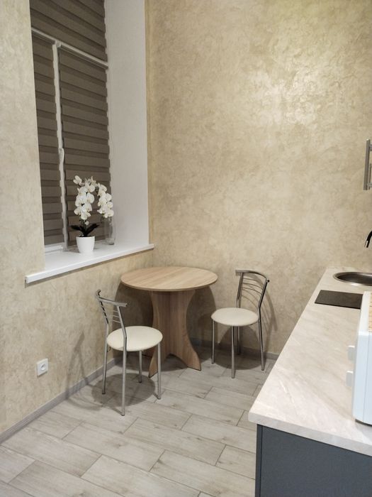 Сдам посуточно,подобово Двухуровневую  студію на левом березі район 9-