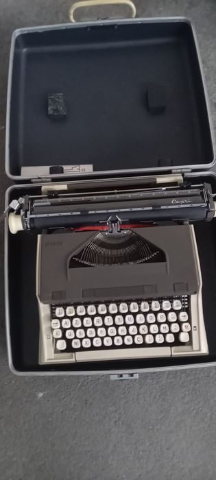 Vendo máquina de escrever vintage