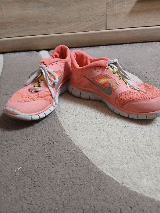 Продам класні кросівки 22см р.34-35!