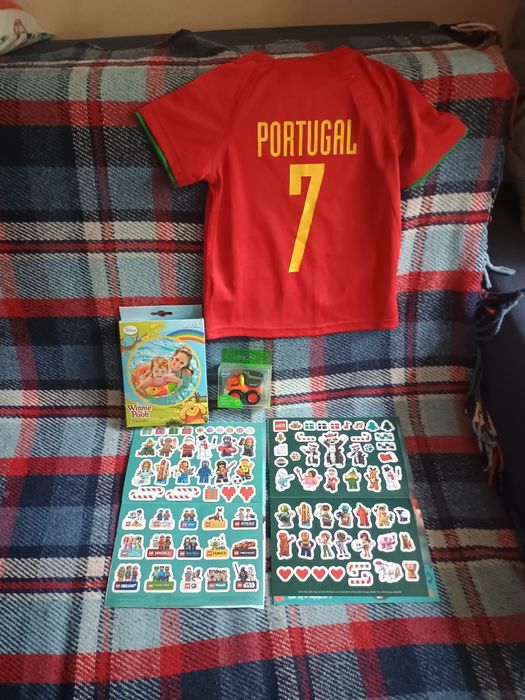 Koszulka piłkarska  dla dzieckaHM  Ronaldo Portugal 7 rozm.92 i gratis
