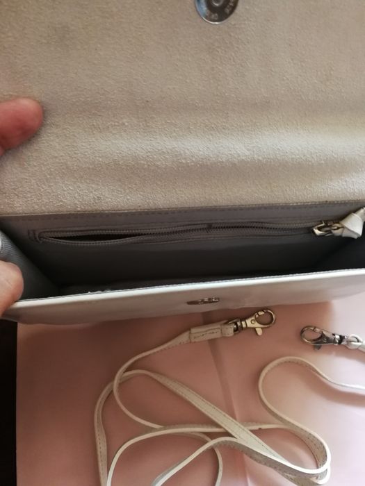 Кожаная каркасная белая сумка