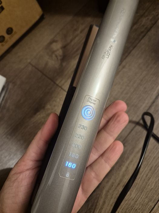 Używana! Działa! REMINGTON Keratin Therapy S8590 PRO Prostownica chroniąca włosy przed zniszczeniem