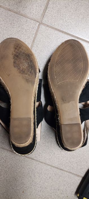 Sandałki na podwyszonej platformie 39