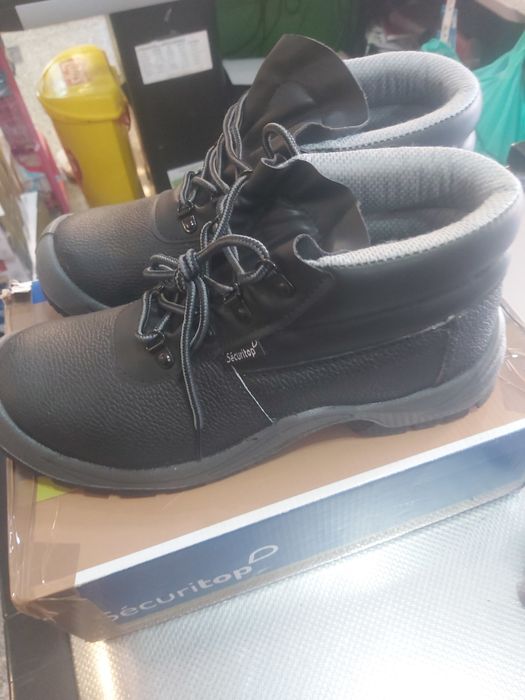 Vendo botas de segurança