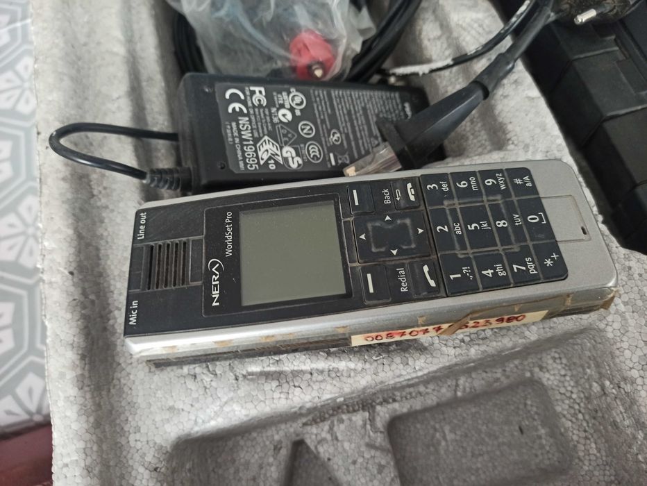 Terminal satelitarny BGAN-700