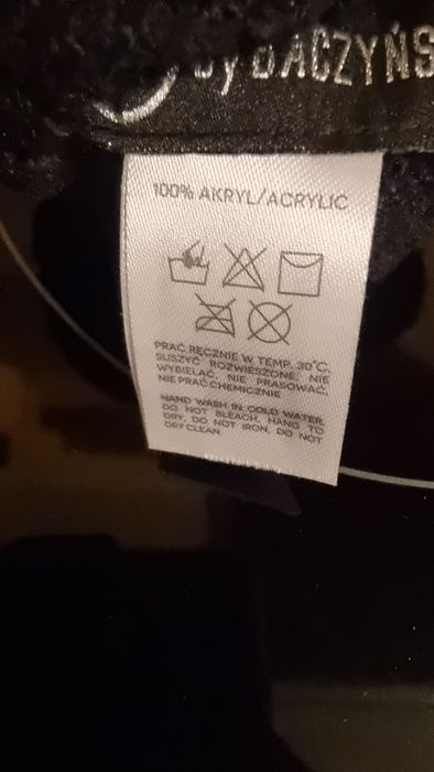 Czarne rękawiczki Baczyńska