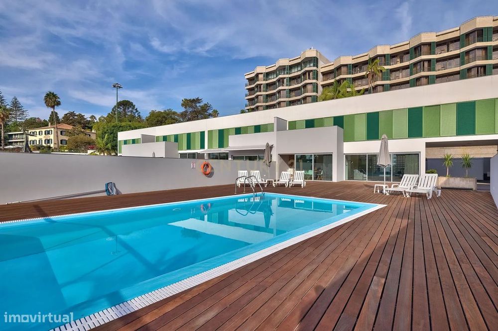 Moradia Moderna em Banda na Estrada Monumental – Funchal