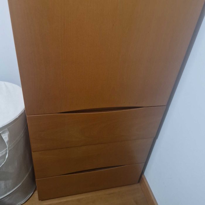 Roupeiro com 3 gavetas