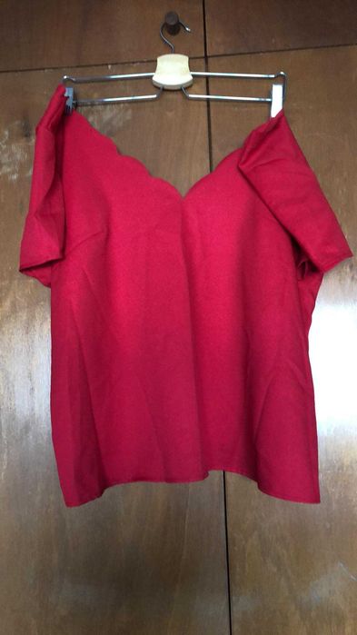 Top vermelho da Shein, T. XL (medidas nas fotos)