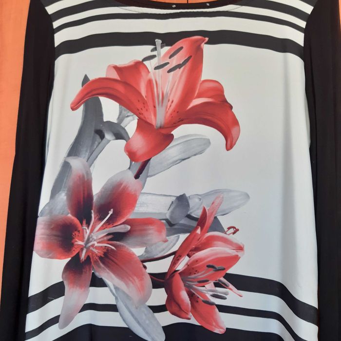 Elegancka bluzka z wzorem w kwiaty C&A