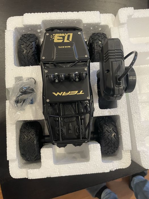 Carro telecomandado com bateria