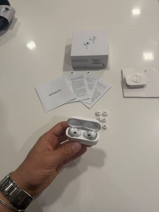 Apple AirPods Pro – Caixa + Acessórios