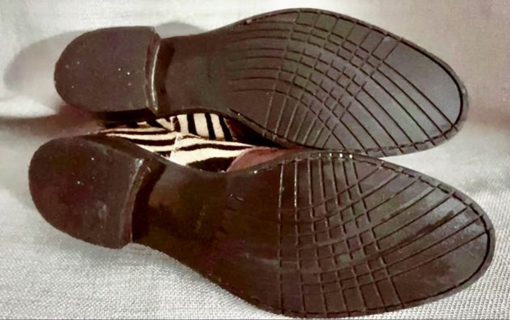 Botins em couro bege e rosa