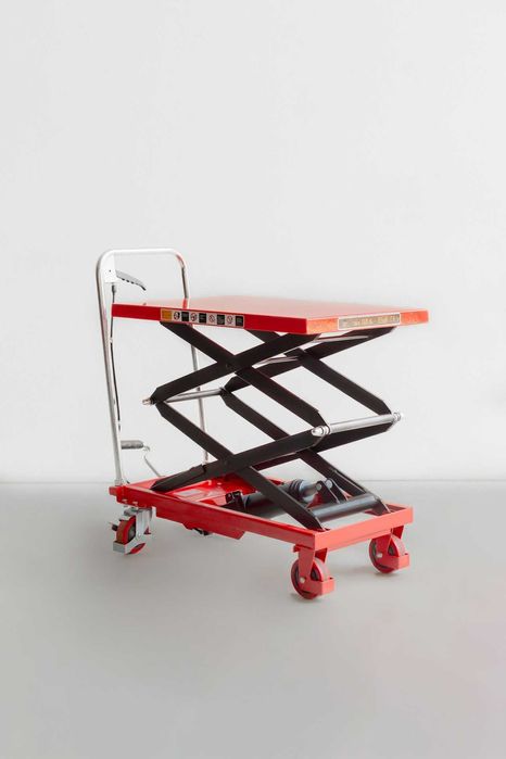 Mesa elevatória manual - 150 kg / 1.26 m de elevação