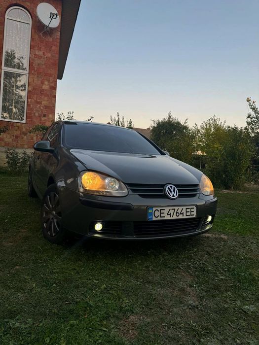 Golf V 2004 року.