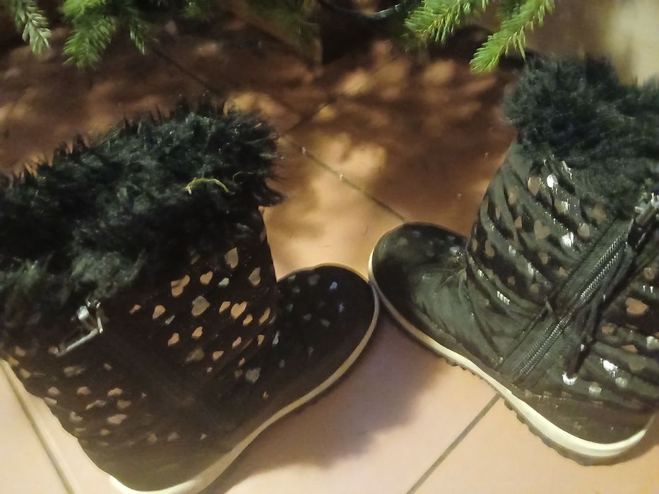 31 śniegowce czarne