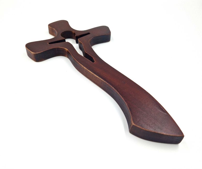 Nowoczesny ciemny krzyżyk drewniany na ścianę, do zawieszenia