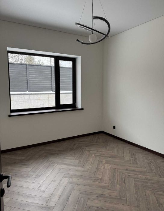 Продаж 1 поверхового будинку з новим ремонтом