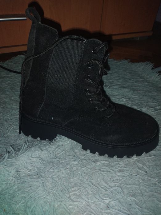 Sprzedam trapery  czarne ciepłe