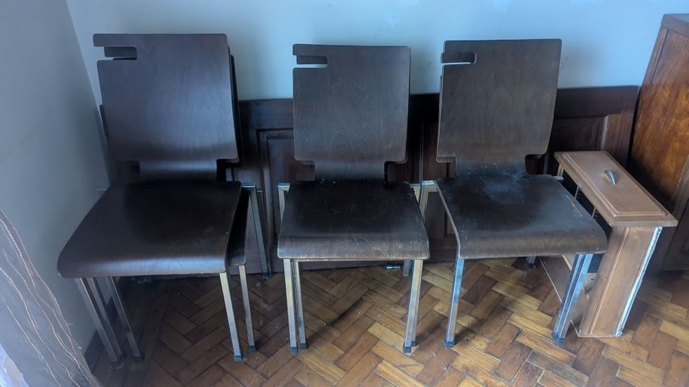 11 Cadeiras para café ou restaurante em muito bom estado