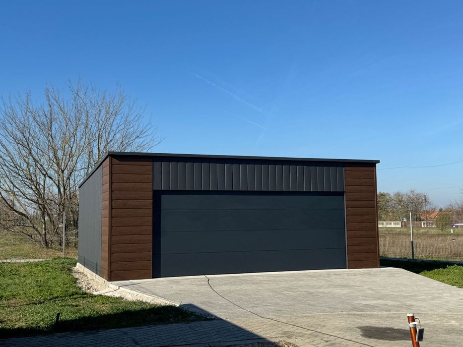 Garaż blaszany nowoczesny 7x6 brama segmentowa konstrukcja ocynk