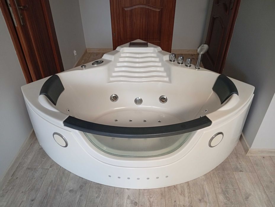 Sprzedam wanne z hydromasażem model Aquapeutic AQ-103.