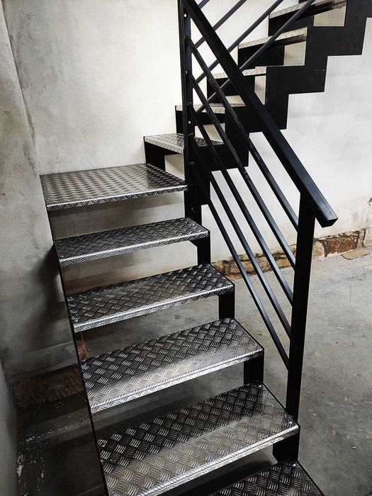 Schody stalowe – wewnętrzne i zewnętrzne – Kłodzko