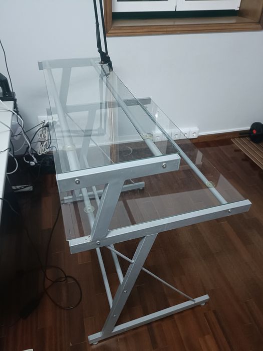 Secretaria de vidro usada