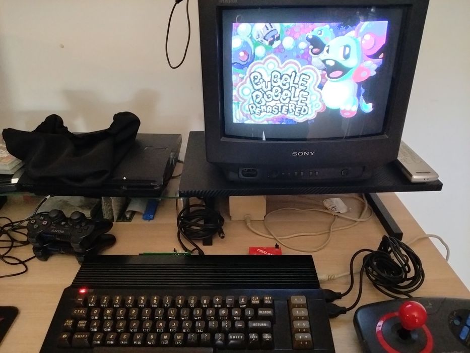 Commodore 64C com SD2IEC e Cartucho Freeload