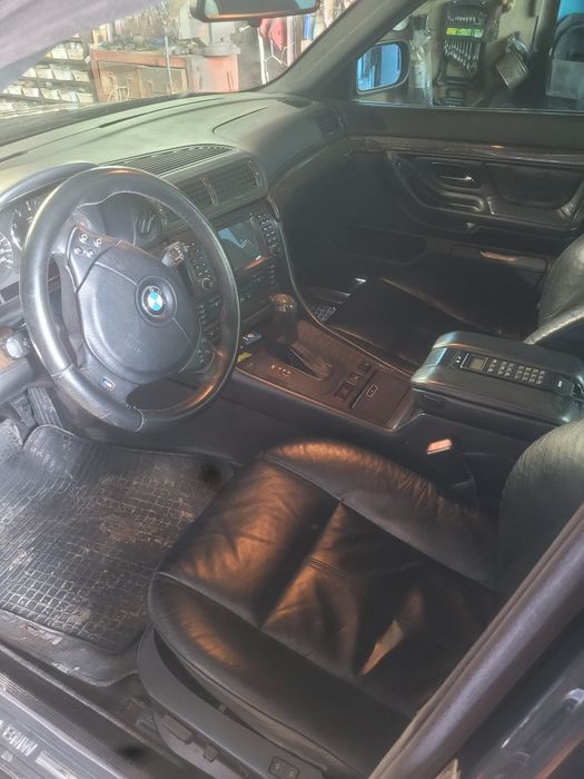 Продам бмв 735,2001 г.в.газ/бензин