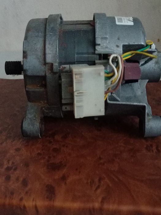 Двигатель к стиральной машине.