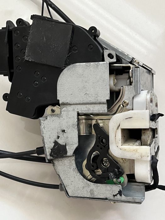 Замок двери Subaru Outback задний левый