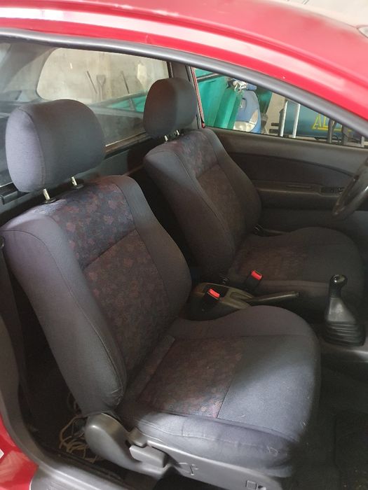 Mazda 323  2.0cc