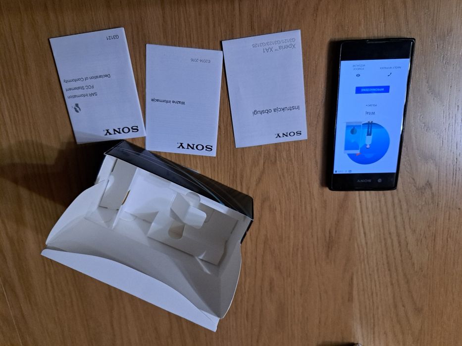 Telefon Xperia XA1 g3121 z etui