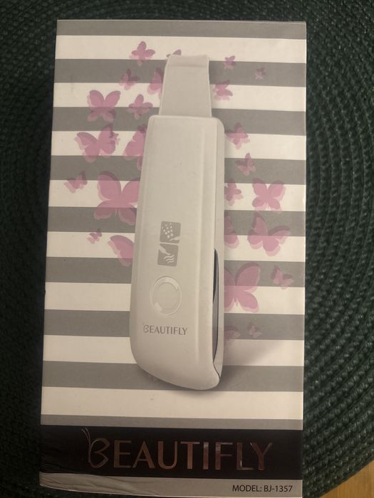 Urządzenie kosmetyczne do peelingu kawitacyjnego i jonoforezy