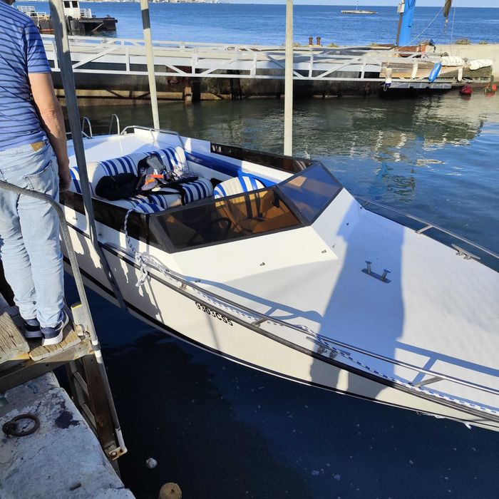 Lancha Autoconstrução c/ motor Mercruiser 230 hp 4 tempos