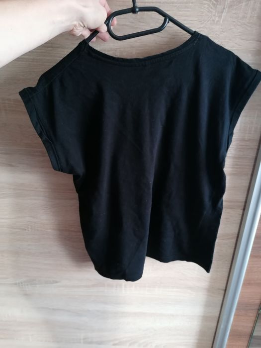 Czarny t-shirt z napisem friend s stan bdb reporter Young