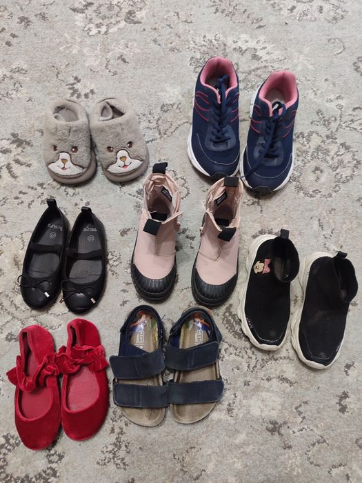 Отдам детскую обувь