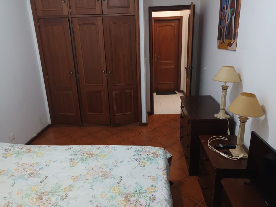 Alugo quarto em Costa da Caparica