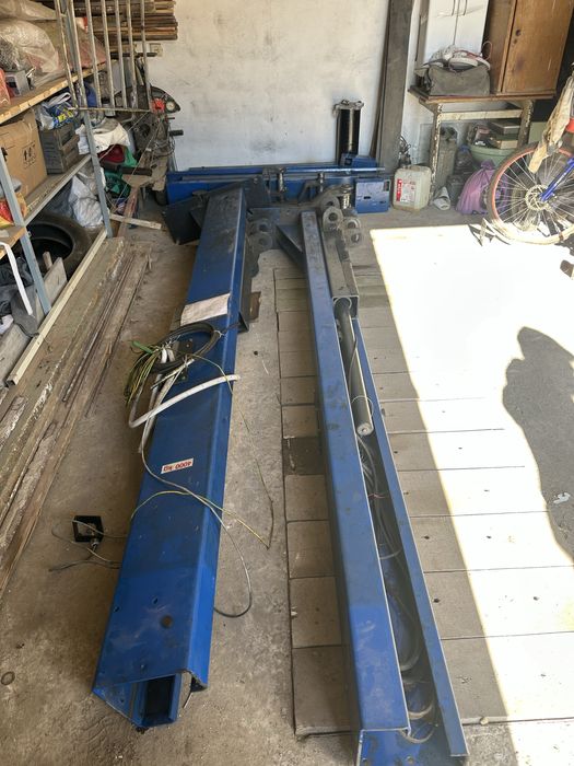 Підйомник автомобільний 2-х стійковий 4 т MAHA