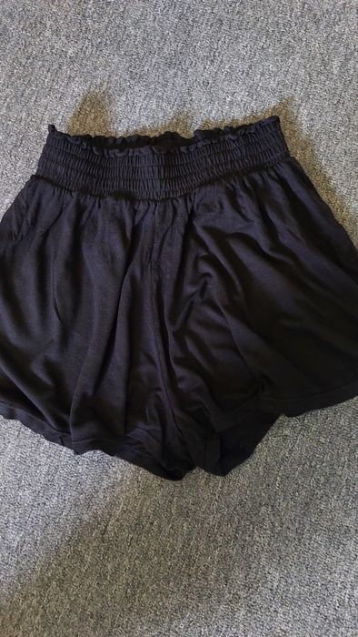 Spodenki dla dziewczynki 146.