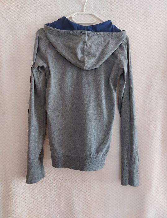 Szara bluza dresowa z kapturem. Body Action. Rozmiar S.