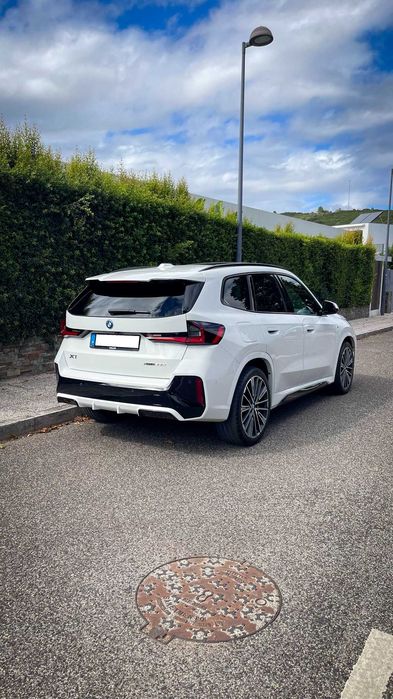 BMW X1 xDrive30e M Sport 326cv — configuração muito completa com Teto Panorâmico, HUD, Harman Kardon, Driving Assistant Professional