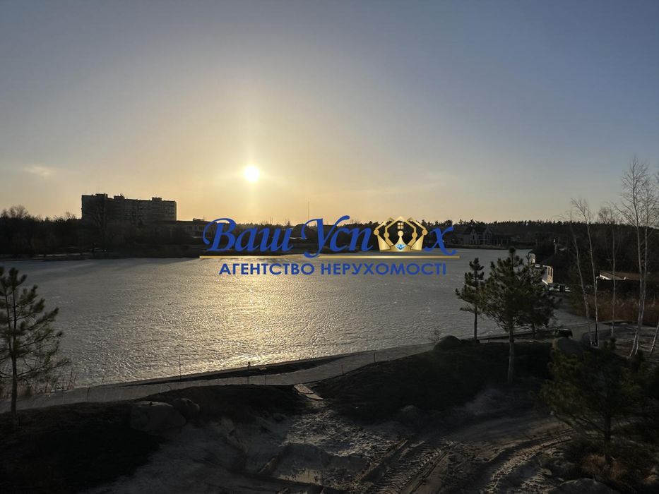 Продажа современного дома в  селе Козин с выходом на реку.