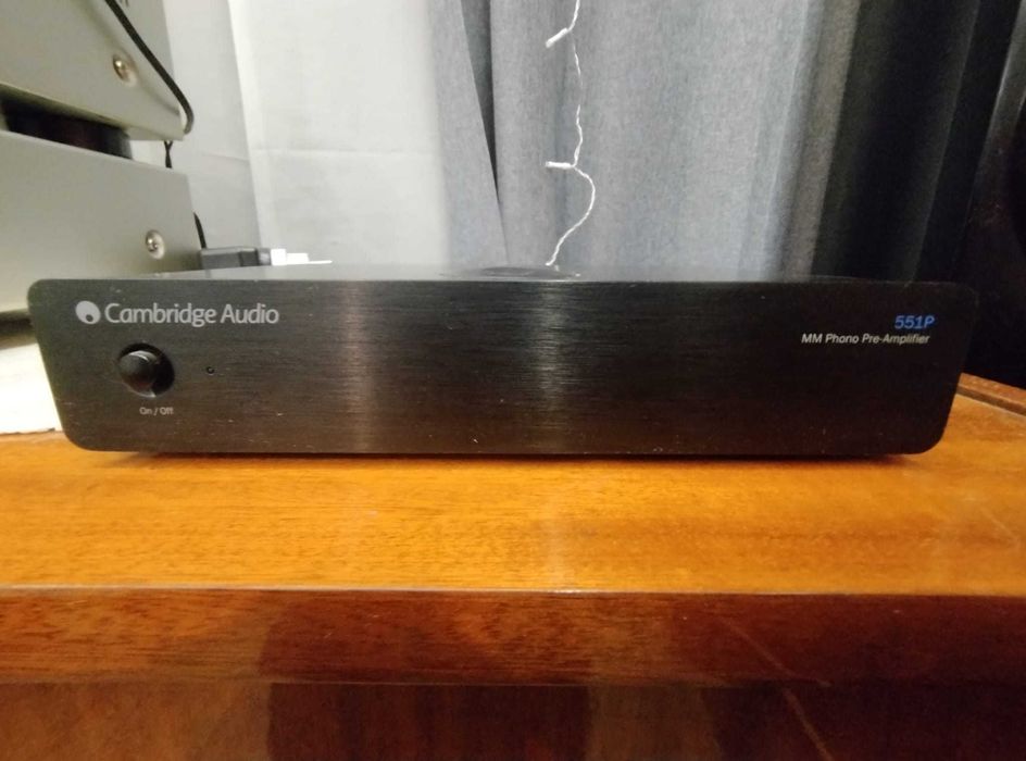 Przedwzmacniacz gramofonowy preamp Cambridge Audio 551p